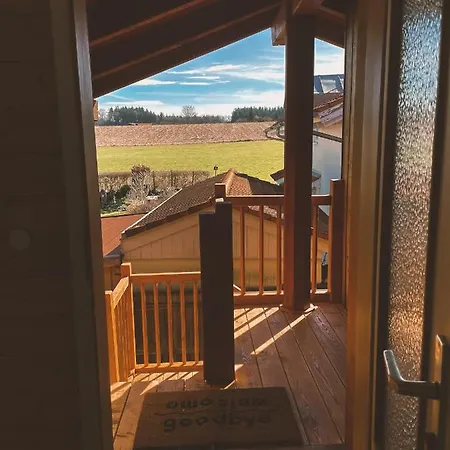 Apartman Naturnahes Familienchalet Mit Garten - Wifi - Netflix - Nur 15 Minuten Vom Chiemsee Und 35 Minuten Von Muenchen Entfernt