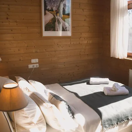 Naturnahes Familienchalet Mit Garten - Wifi - Netflix - Nur 15 Minuten Vom Chiemsee Und 35 Minuten Von Muenchen Entfernt Apartman Vogtareuth