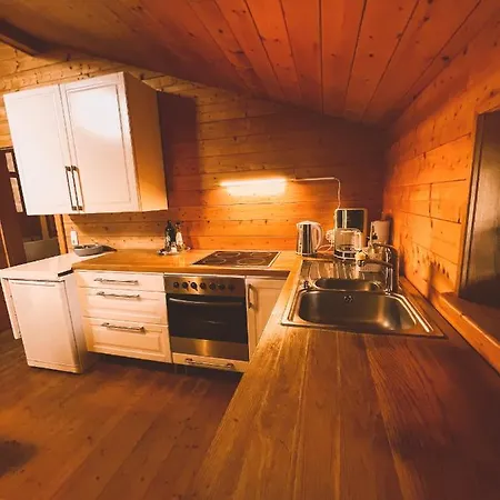 Naturnahes Familienchalet Mit Garten - Wifi - Netflix - Nur 15 Minuten Vom Chiemsee Und 35 Minuten Von Muenchen Entfernt 公寓 *