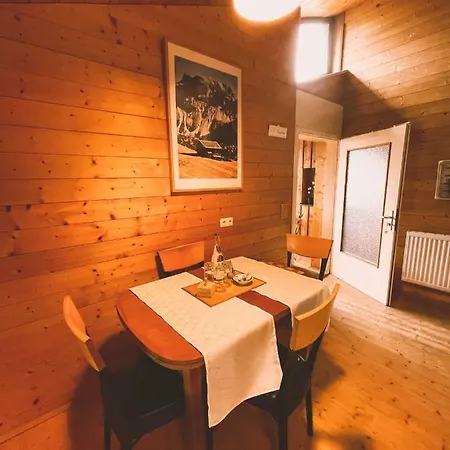 Lejlighed Naturnahes Familienchalet Mit Garten - Wifi - Netflix - Nur 15 Minuten Vom Chiemsee Und 35 Minuten Von Muenchen Entfernt *